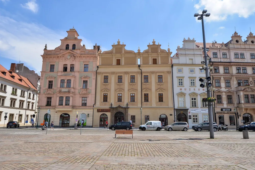 Památkově chráněný měšťanský dům ze 16. století dostal novou fasádu a okna