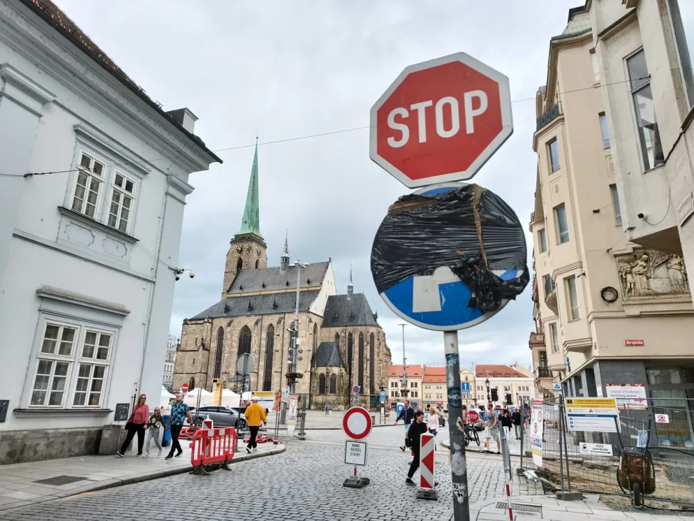 Rekonstrukce Zbrojnické v centru vstoupila do další fáze, vjezd na náměstí je možný Prešovskou a Dominikánskou