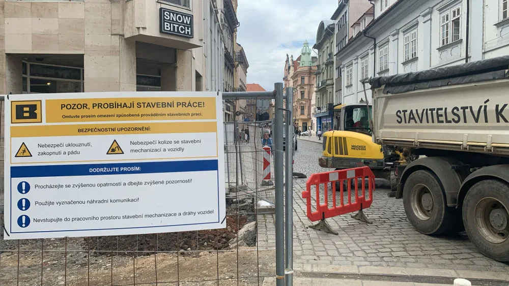 Rekonstrukce Zbrojnické v centru vstoupila do další fáze, vjezd na náměstí je možný Prešovskou a Dominikánskou