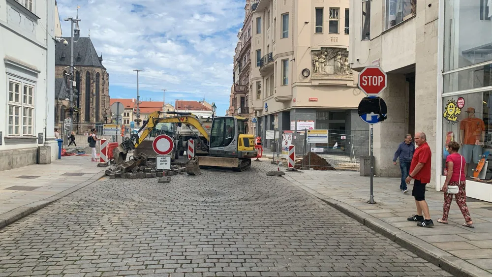 Rekonstrukce Zbrojnické v centru vstoupila do další fáze, vjezd na náměstí je možný Prešovskou a Dominikánskou