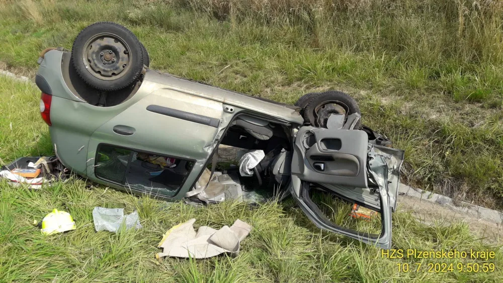 Hromadnou nehodu čtyři vozů způsobil senior, který vjel do protisměru. Jako dělová koule smetl ostatní automobily