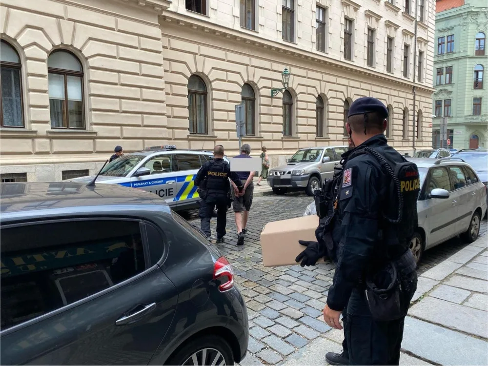 Policisté zadrželi muže v místě jeho bydliště ve Veleslavínově ulici