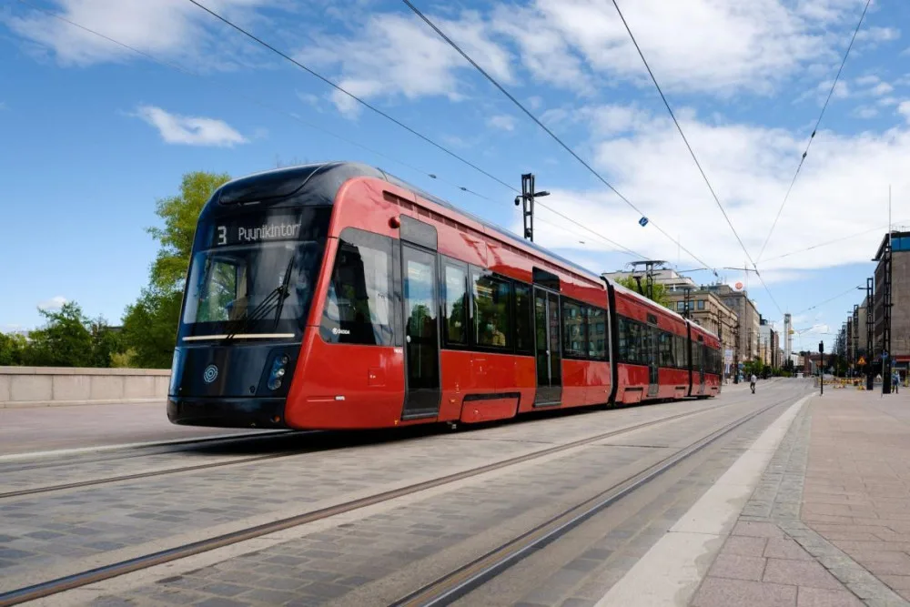Plzeňská Škoda předvedla v depu ve Finsku první jízdy tramvaje bez řidiče.