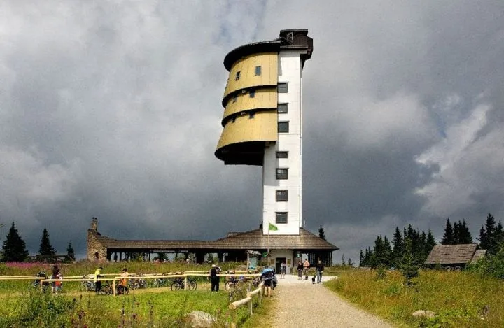 Oblíbená šumavská hájovna Březník dostane novou střechu, dělníci obsadí také Poledník