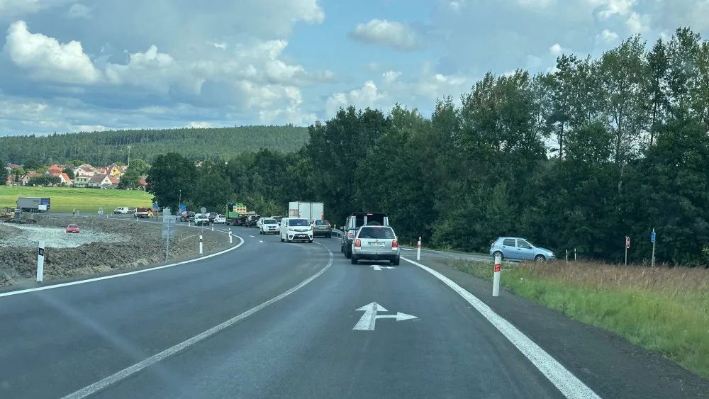 Úpravou prošly dvě nebezpečné křižovatky na velmi frekventované silnici I/20 mezi Plzní a Budějovicemi