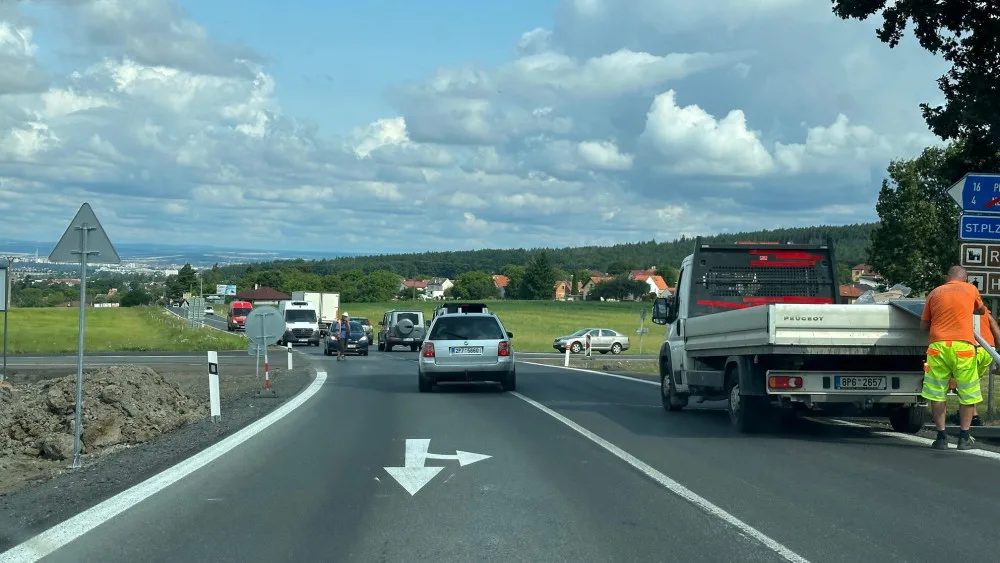 Úpravou prošly dvě nebezpečné křižovatky na velmi frekventované silnici I/20 mezi Plzní a Budějovicemi