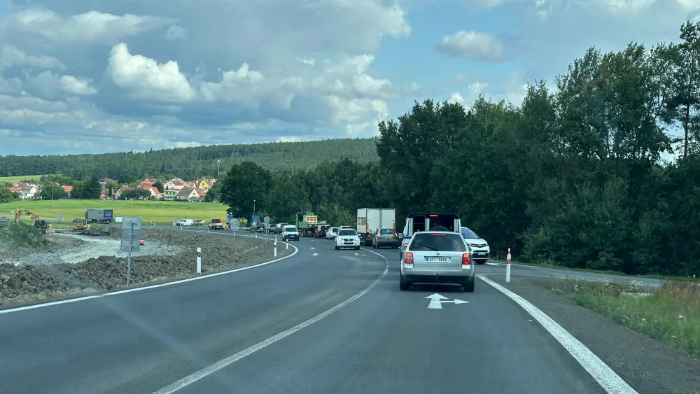 Úpravou prošly dvě nebezpečné křižovatky na velmi frekventované silnici I/20 mezi Plzní a Budějovicemi