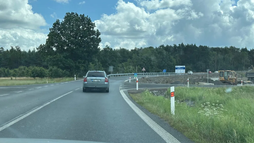 Úpravou prošly dvě nebezpečné křižovatky na velmi frekventované silnici I/20 mezi Plzní a Budějovicemi