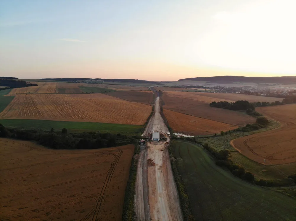 Už příští rok budou moci řidiči využít nové napojení na dálnici D5, přípravy stavby trvaly dlouhých 15 let