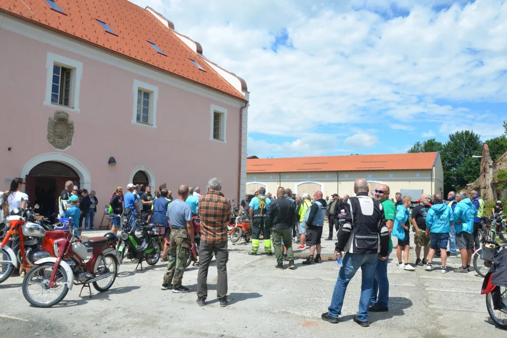 Původně zdevastovanou tvrz opravila za 70 milionů Bělá nad Radbuzou. Objekt využijí sociální služby
