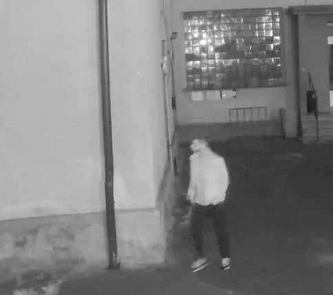 Policie by si chtěla popovídat s neznámým mužem ze záběru kamery v souvislosti s vyšetřováním krádeže