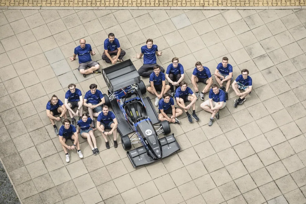 Plzeňští studenti sestrojili svoji první elektrickou formuli, vývojem strávili 18 tisíc hodin