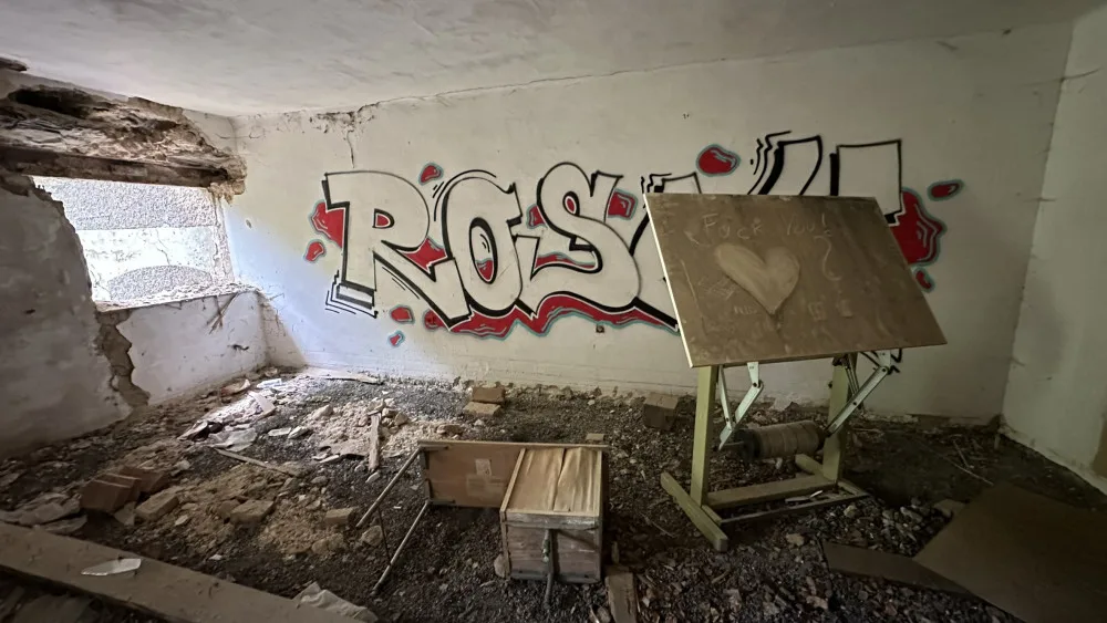 Zažijte nefalšovaný šumavský urbex v obřím komplexu rozpadající se bývalé papírny s pohnutou historií