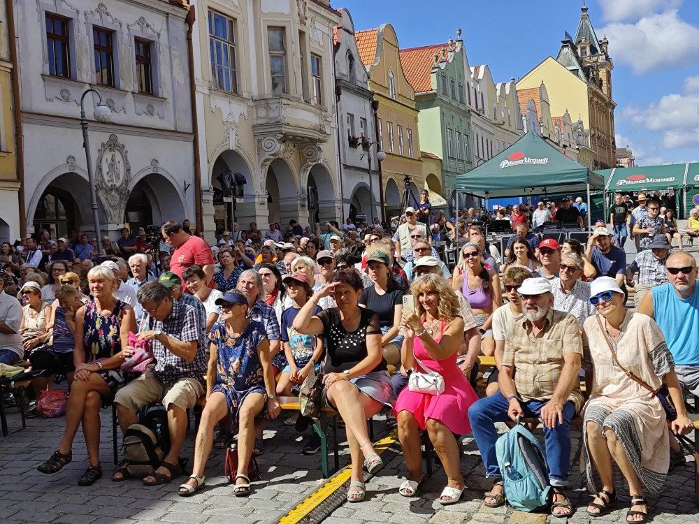 V Domažlicích vrcholí 70. chodské slavnosti, přijely desetitisíce lidí, i na mši