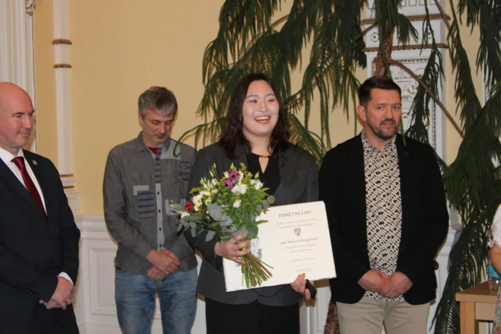 Olympijské zlato přiveze do Domažlic japonská oštěpařka Haruka Kitagučiová, která tam žije a trénuje