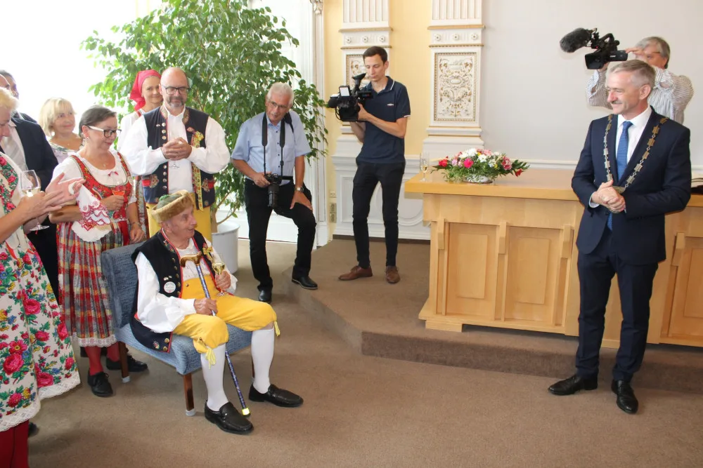 Hvězdou Chodských slavností byl třiadevadesátiletý legendární dudák a zpěvák Antonín Konrády