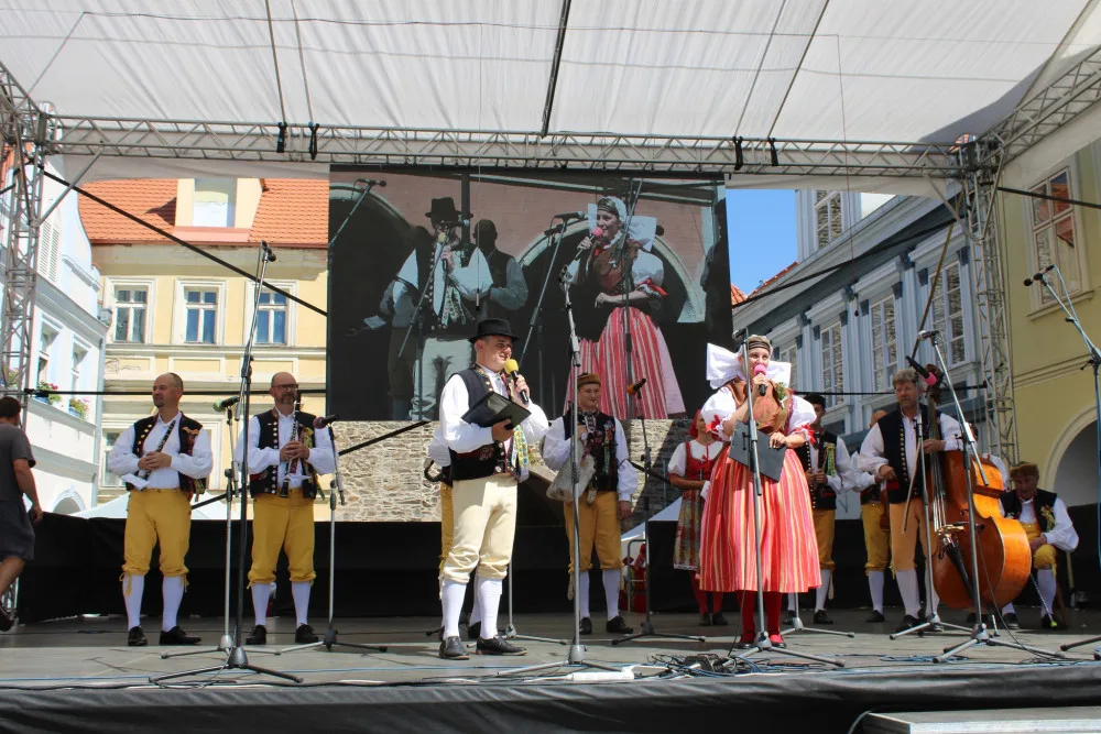 Hvězdou Chodských slavností byl třiadevadesátiletý legendární dudák a zpěvák Antonín Konrády