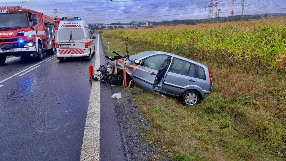 Nehoda tří vozidel si vyžádala šest zraněných včetně dětí