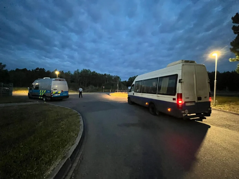 Cizinecká policie si posvítila na ubytovny i noční kluby, zkontrolovali stovky lidí a odhalili řadu přestupků