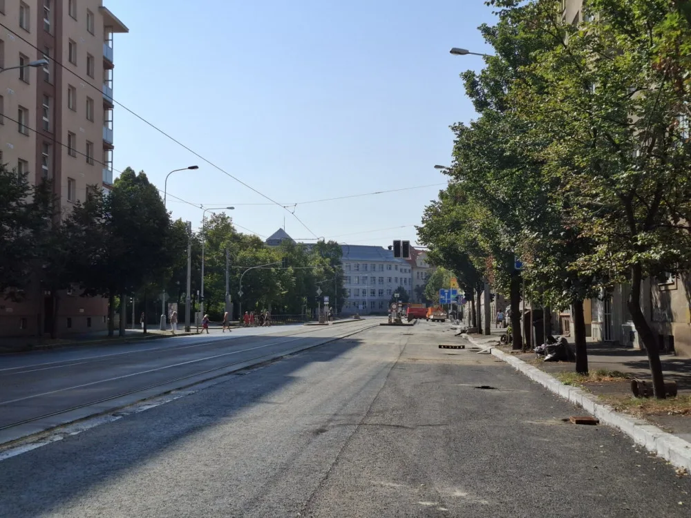 Velká úleva pro řidiče, končí opravy některých silnic. Už v neděli se otevře páteřní Klatovská třída