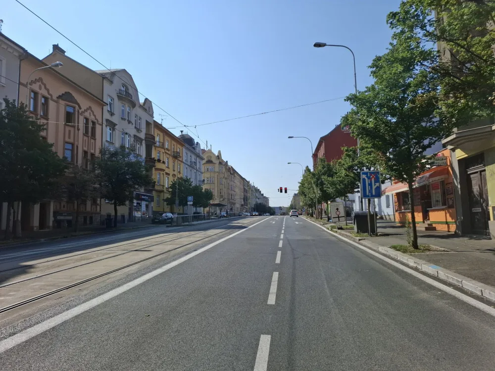 Velká úleva pro řidiče, končí opravy některých silnic. Už v neděli se otevře páteřní Klatovská třída