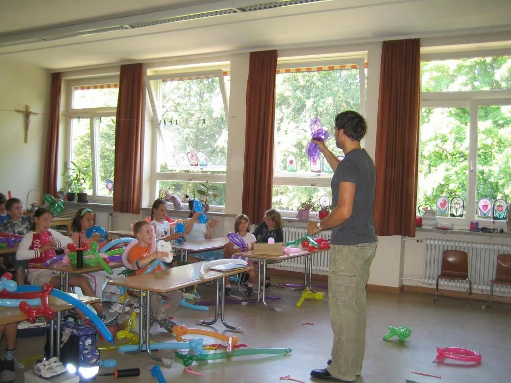 size4-15851306109026-60-mesto-oceni-dva-pedagogy-kteri-zachranili-zivot-studentce-titul-ucitel-roku-ziskaji-i-dalsi-ctyri-ka