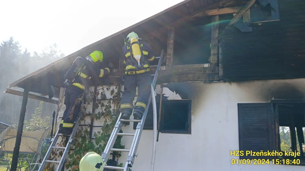 Hasiči likvidovali požár v chatové oblasti. Plameny způsobily škodu za 1,2 milionu korun