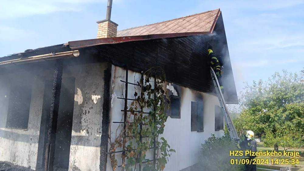 Hasiči likvidovali požár v chatové oblasti. Plameny způsobily škodu za 1,2 milionu korun