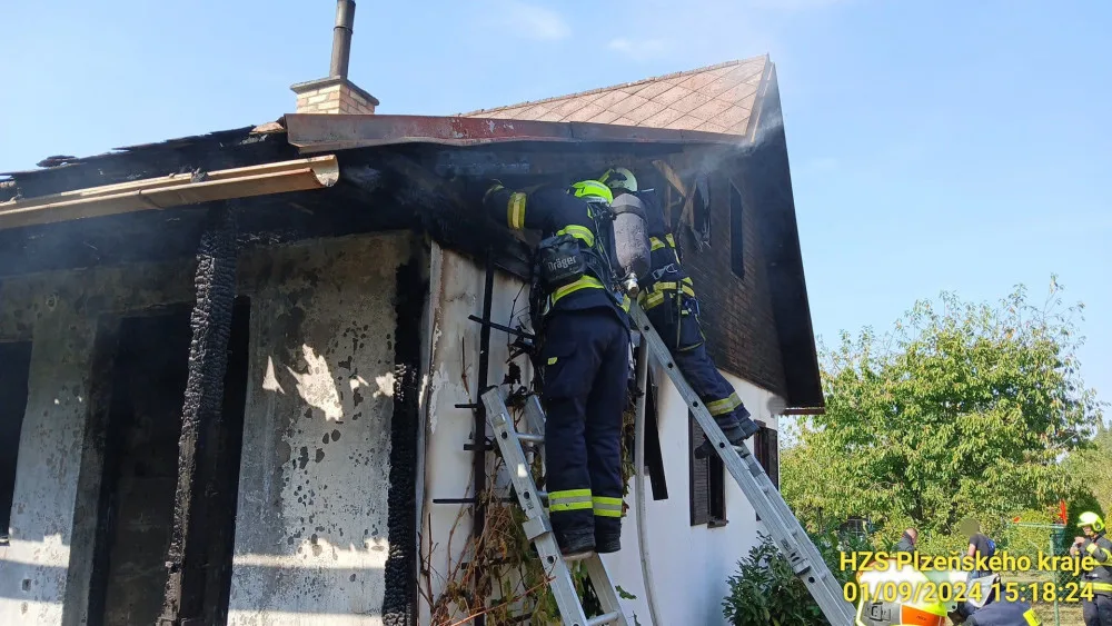 Hasiči likvidovali požár v chatové oblasti. Plameny způsobily škodu za 1,2 milionu korun
