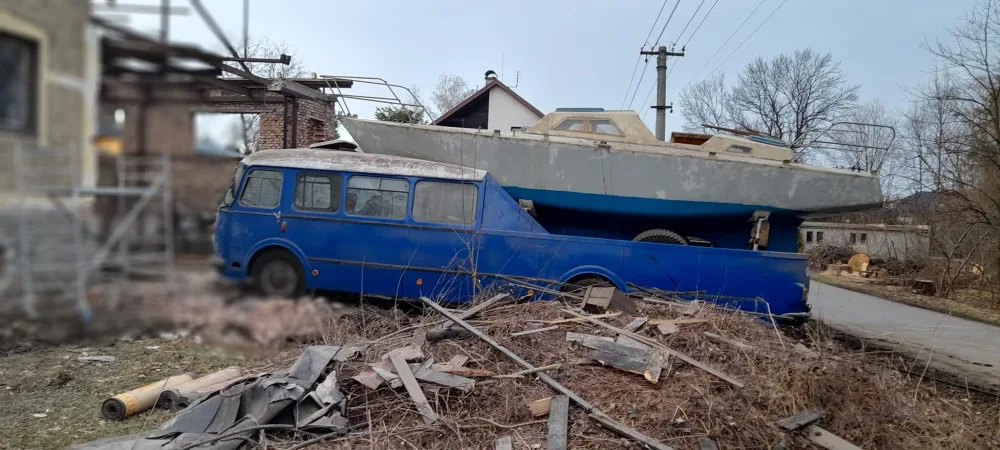 Ještě nedávno byl autobus v naprosto zbědovaném stavu, zdroj: Pavel Žídek / FB:VETERAN-RENOVACE-PROJEKTY