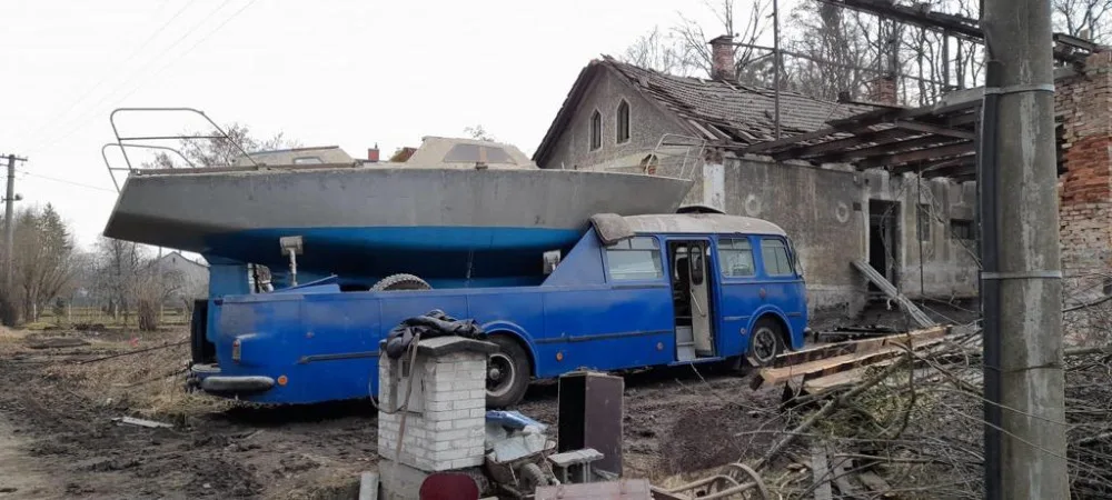 Ještě nedávno byl autobus v naprosto zbědovaném stavu, zdroj: Pavel Žídek / FB:VETERAN-RENOVACE-PROJEKTY