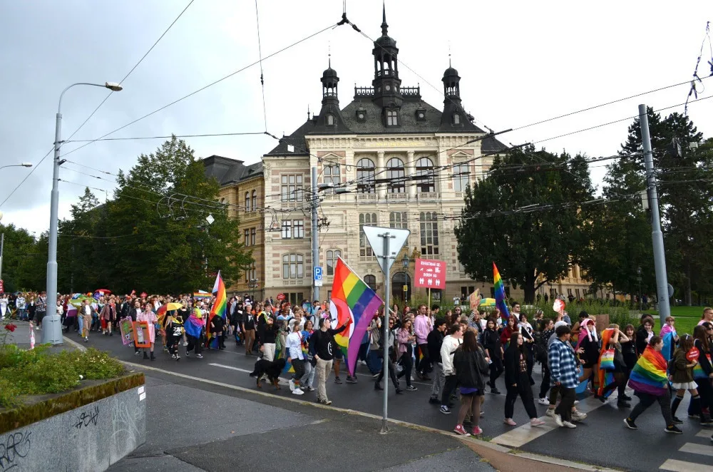 Centrem Plzně opět projde duhový průvod. Startuje několikadenní festival Pilsen Pride