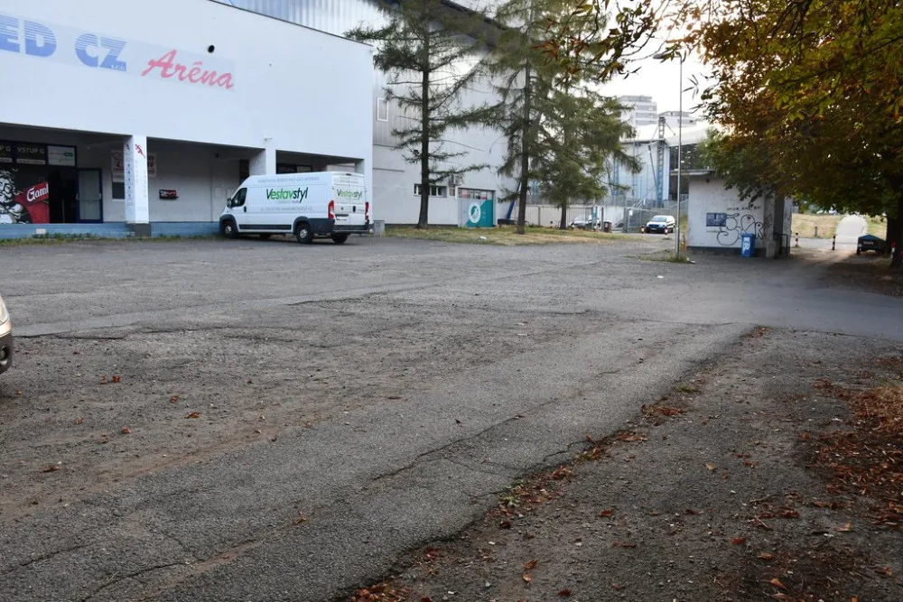 Plocha před zimním stadionem projde po letech zásadní proměnou za 5,7 milionu korun