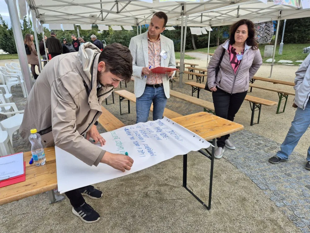 Veřejnost poprvé diskutovala s představiteli obvodu o budoucnosti a nové podobě plzeňského parku U Bazénu