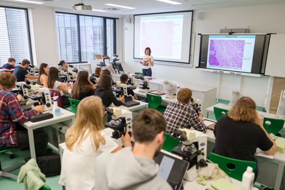 Na plzeňské lékařské fakultě začínají poprvé studovat také radiologičtí asistenti, zájem byl obrovský