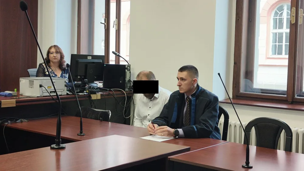 Koloběžkáře potrestal soud osmiletým vězením, po hádce uškrtil motorkáře a z místa činu odjel