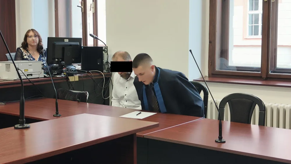 Koloběžkáře potrestal soud osmiletým vězením, po hádce uškrtil motorkáře a z místa činu odjel