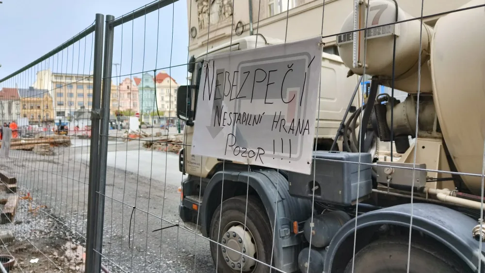 Konečně se dočkají řidiči, chodci i obchodníci, 11. listopadu má skončit oprava tramvajové trati ve Zbrojnické