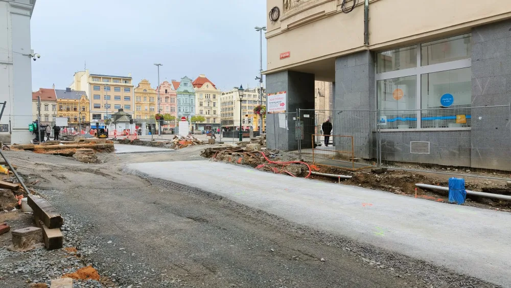 Konečně se dočkají řidiči, chodci i obchodníci, 11. listopadu má skončit oprava tramvajové trati ve Zbrojnické
