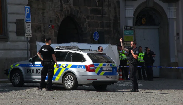 Policisté a hasiči na místě jednoho tragického skoku z Černé věže