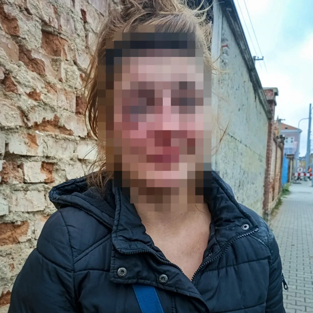 Hádka opilého páru skončila napadením, muž svou partnerku zbil až měla obličej i ruce od krve