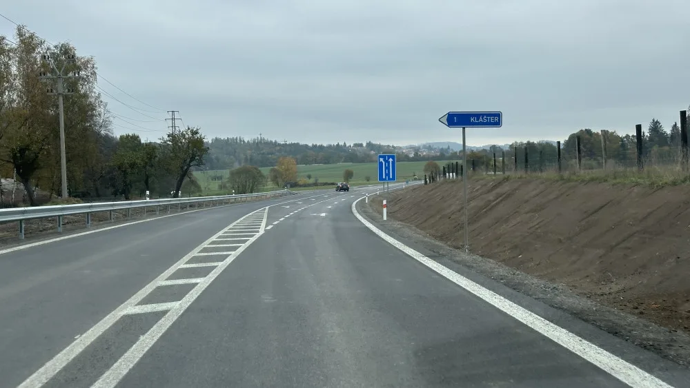 Křižovatka smrti na frekventované silnici I/20 prošla zásadní opravou a měla by být bezpečnější