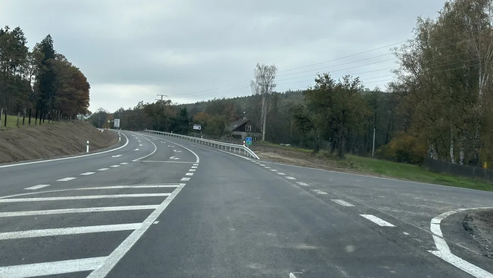 Křižovatka smrti na frekventované silnici I/20 prošla zásadní opravou. Skončila tak i nepříjemná objížďka