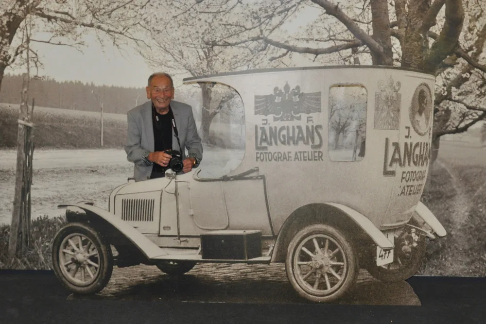 Jiří Plzák na vernisáži své poslední výstavy v Západočeském muzeu v Plzni.