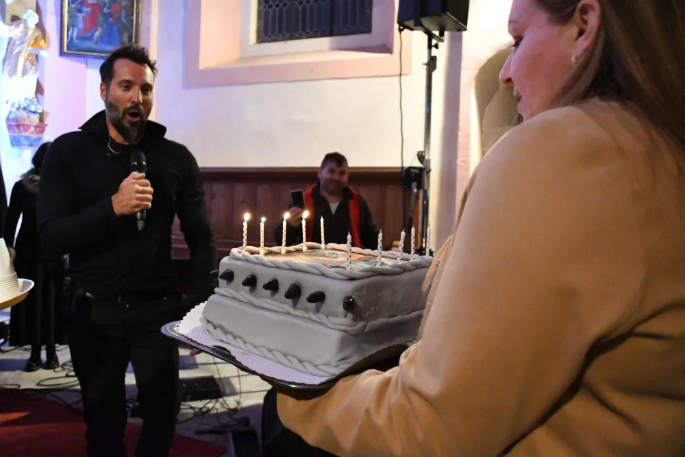 Václav Noid Bárta zazpíval lidem v Nemanicích, historicky první koncert v kostele uspořádal místní spolek nadšenců
