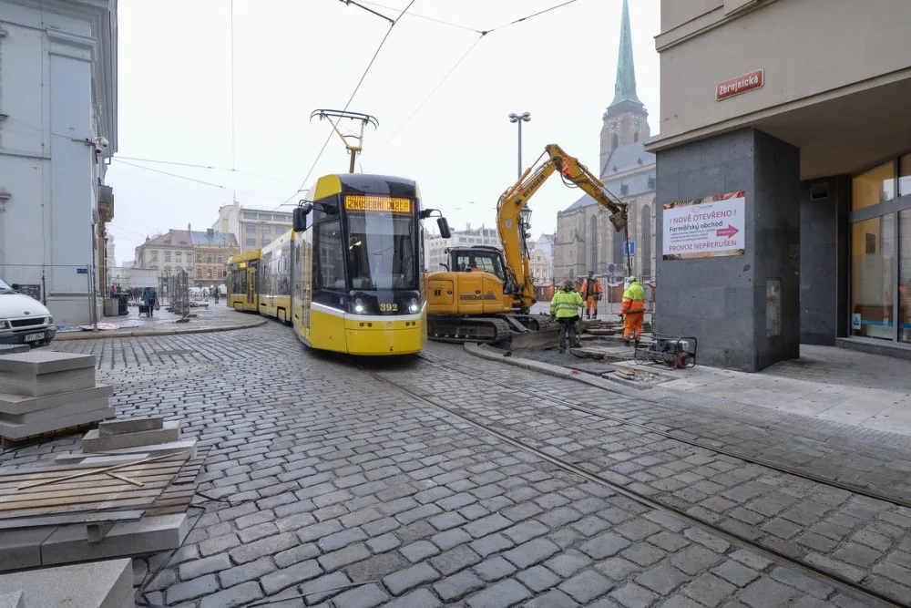 Po trati ve čtvrtek ráno projela zkušební tramvaj, od soboty se tam vrátí plný tramvajový provoz.