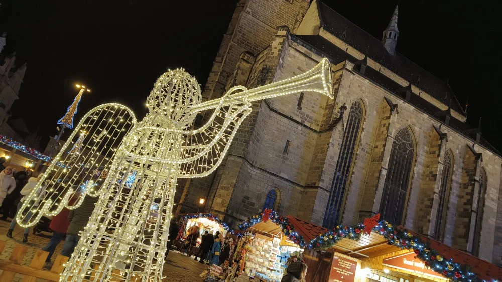Hned první den lidé vzali doslova útokem největší adventní trhy v Česku. Nejvíce zaujal zářící fotopoint a trdelník