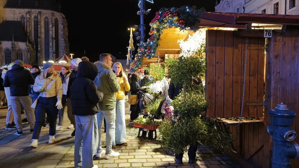 Hned první den lidé vzali doslova útokem největší adventní trhy v Česku. Nejvíce zaujal zářící fotopoint a trdelník