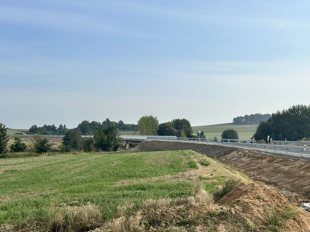 Řidičům konečně začne sloužit celý obchvat