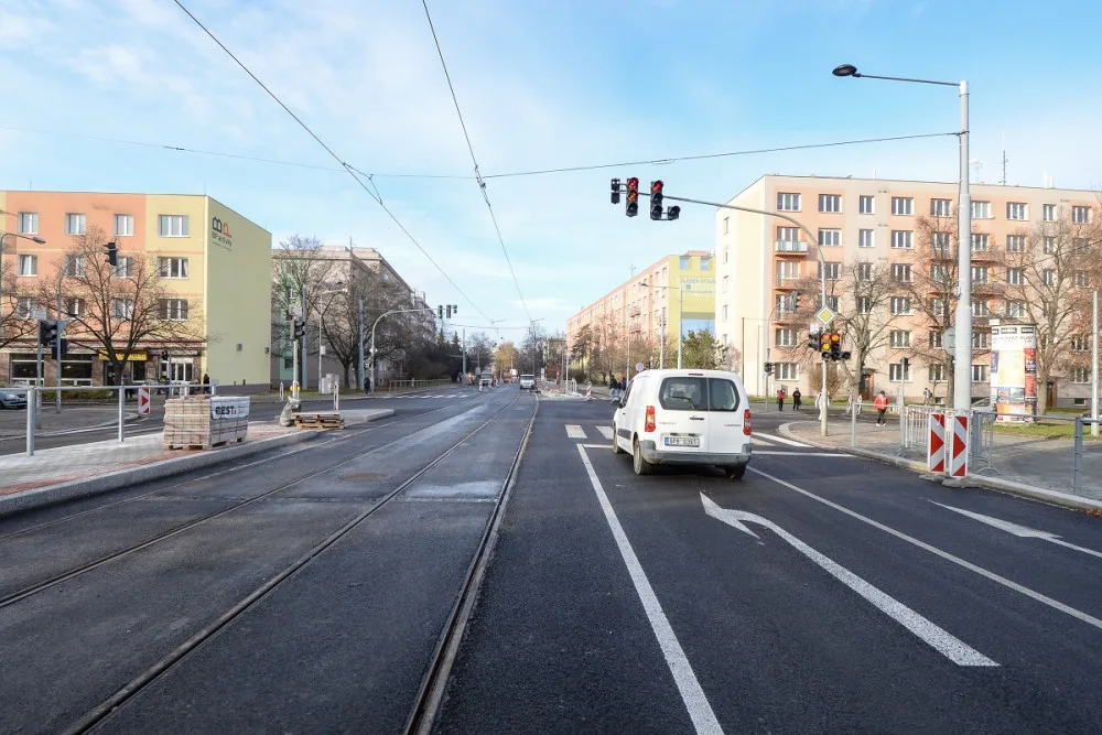 Na Koterovskou se vrátí kompletní doprava po náročné rekonstrukci za čtvrt miliardy korun